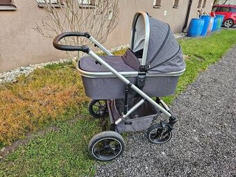 Kočárek moon nuova city