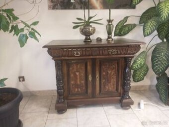 Starožitná rustikální komoda