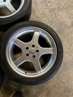 Mercedes Benz AMG kola R18