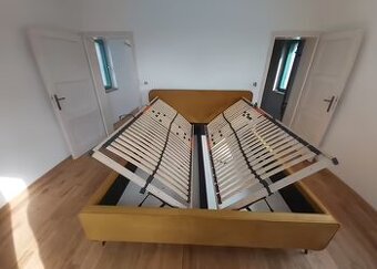 Designová manželská postel s pův.cenou 21tis. Kč