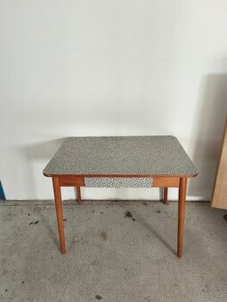 Jídelní stůl 100 x 67