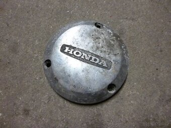 Honda CB 750 F. Kryt - levé víko motoru. Rok 1984