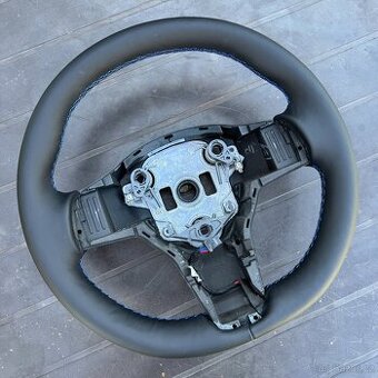 Tesla 3,Y nový kožený volant