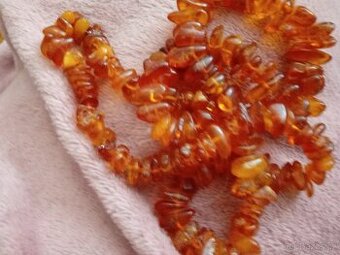 Prodám bižuterii s pravými jantary atd