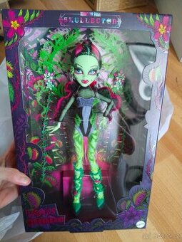 Monster high skullector Venus McFlytrap fang club