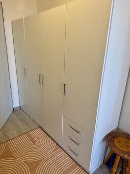 Nové skříně Jysk Fandrup