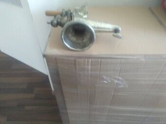 Ruční mlýnek na ovoce