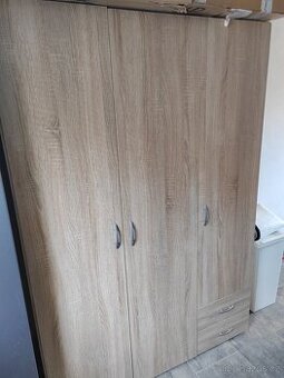 Šatní skříň Sconto