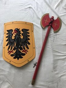 Dětské dřevěné zbraně halapartna a štít
