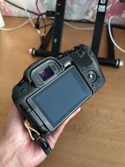 Canon EOS R8