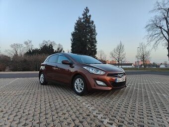 2012 Hyundai i30 - mnoho komfortních úprav