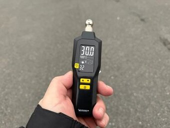 Extrémně přesný programovatelný digitální pneuměřič Michelin
