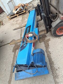 Zvedák dvousloupový 2.5 t - 1