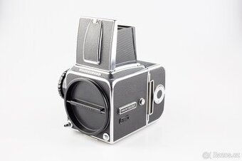 Hasselblad 500C/M chrome telo + WLF + kazeta 120