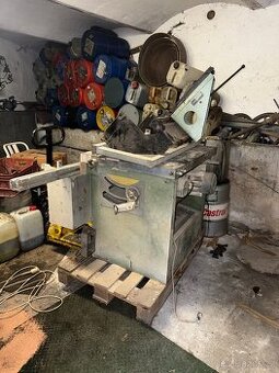 okružní pila s dlabačkou