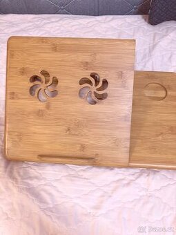 Prodám skládací stolek pod notebook, asi bambusový