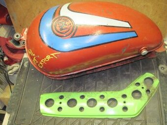 Nádrž a kryt víka na ČZ TRAIL a Harlejka