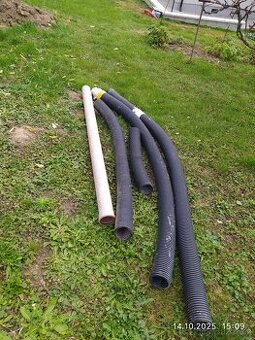 Geigery, husí krky, kolena, roury