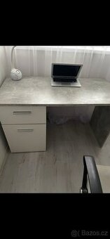 Psací stůl