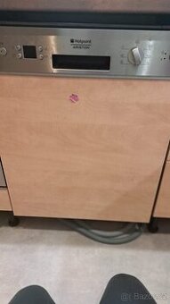 Daruji za odvoz myčku Hotpoint Ariston-vadné čerpadlo