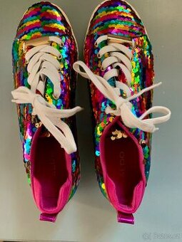 Nové barevné tenisky