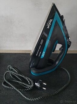 Žehlička Tefal v podstatě nepoužívaná