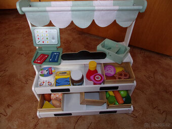 Dřevěný obchod s vybavením