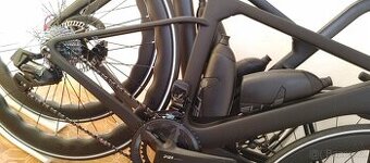 silniční karbonové kolo s elektronickým řazením