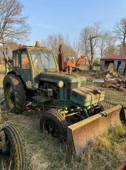 Traktorbagr Bělorus