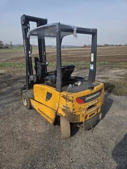 Ještěrka EFG 320 Jungheinrich