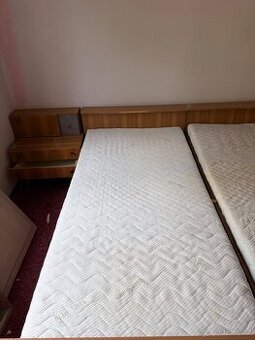 Sestava 2x postel, 2x matrace + noční stolky (Retro/Brusel)