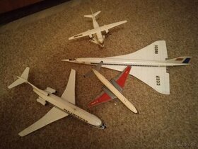 sbírka plastových modelů letadel