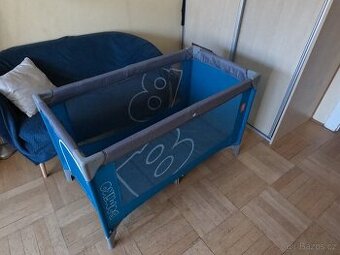 Cestovní postýlka pro miminko – ideální na léto a dovolenou