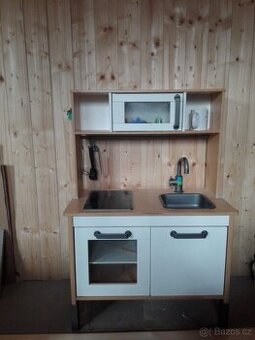 Prodám dětskou kuchyňku IKEA, běžné známky používání. Spor - 1
