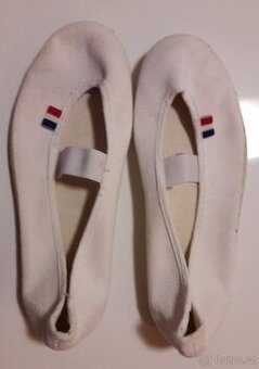 Retro dětské klasické cvičky "Jarmilky" vel. 33 1/2