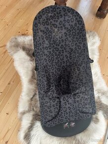 BabyBjörn lehátko Bouncer Bliss - Anthracite/Leopard Mesh