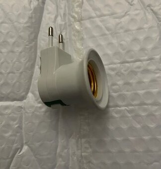 Adaptér na žárovku se závitem E27 230V - 1