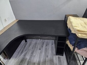 Stůl na míru