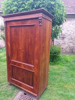 Neorenesanční šatní skříň – konec 19. století