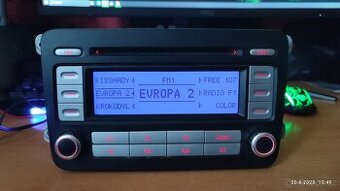 🎶 Autorádio Volkswagen RCD 300 – plně funkční + kód ✅
