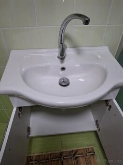 Skříňka pod umyvadlo