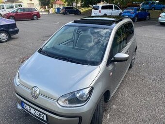Volkswagen e-UP - elektro, r.v. 2015, panorama, DPH
