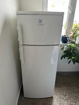 Lednička s mrazákem Electrolux - rezervováno - 1