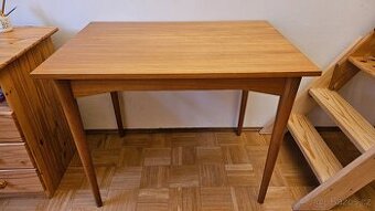 Jídelní stolek