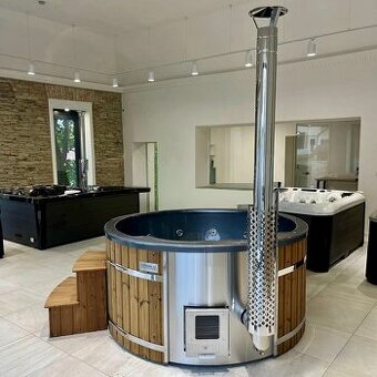 Koupací sud s hydromasážním a aeromasážním systémem