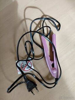 Nová cestovní žehlička na vlasy