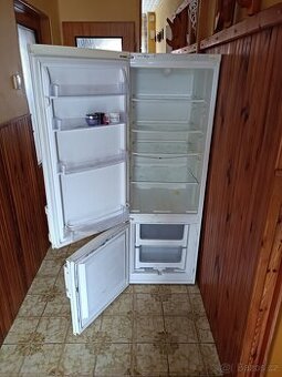 Lednice s mrazákem Zanussi