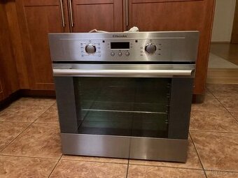 Vestavná trouba Elektrolux