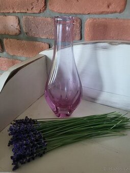 VÁZA-STAROBYLÁ- HUTNÍ SKLO FIALOVÁ- KRÁSNÝ DESIGN