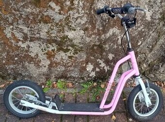 Dětská růžová koloběžka